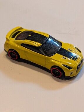 Hot Wheels 17 GT-R Nissan Die Cast Collectable